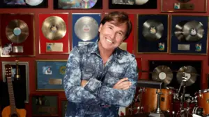 Simón Díaz: A Melodic Odyssey through the Soul of Venezuela 5 Ricardo Montaner: A Venezuelan Icon’s Journey through Music and Humanity