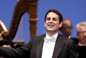 Los Morochucos: Peruvian Folk Heroes and the Harmonic Tapestry of the Andes 14 Juan Diego Flórez: The Peruvian Tenor Soaring to Operatic Heights