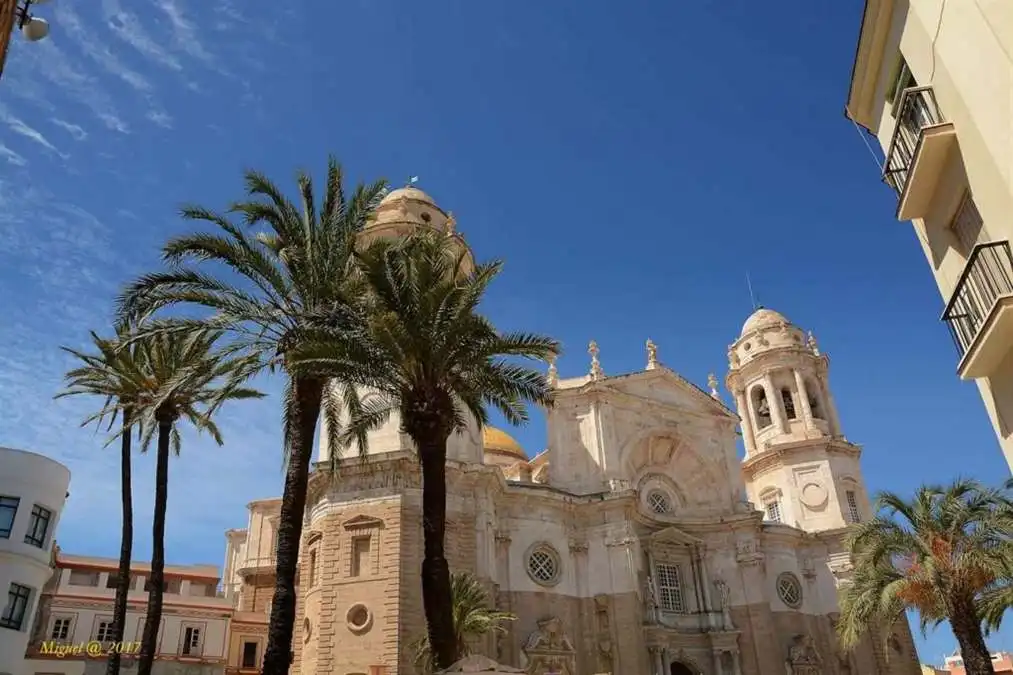 Cádiz entre dos mares