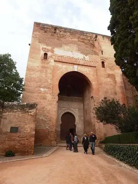 WikimCommons by Palickap Granada Alhambra Puerta de la Justicia 1