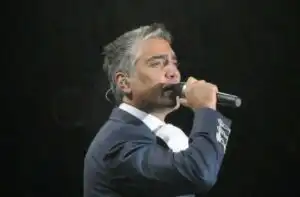 Te Esperaba: la serenata poética de Carlos Rivera 5 Alejandro Fernández: El Charro del México moderno