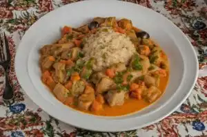 Receta de Sajta de Pollo: una danza sabrosa de especias y herencia boliviana 128 Receta Pacuca: Un viaje culinario a través de la comida reconfortante boliviana